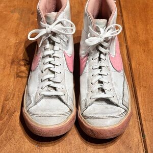 Nike White and Pink High-Top - Youth 7; EU 40 - elastic laces